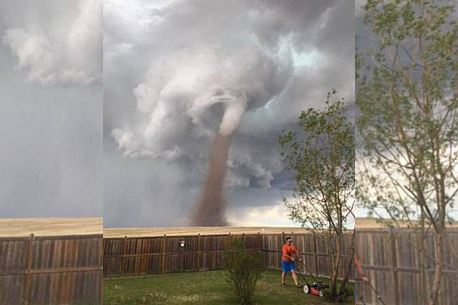 Foto Pria Cuek Potong Rumput Saat Angin Tornado Viral di Medsos