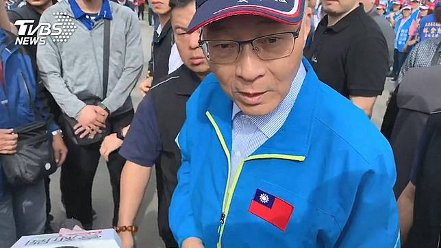 國民黨主席吳敦義以「衰尾查某」辱罵總統蔡英文。圖／TVBS