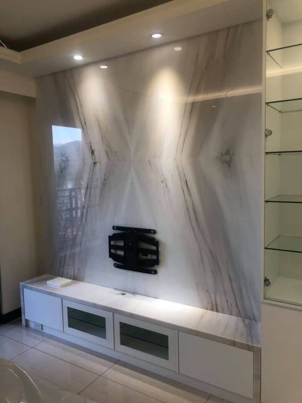 銀狐大理石-八里聯利石材，大理石材推薦，翡翠、瑞士白大理石，白色系大理石，電視牆、玄關、浴室、檯面適用大理石，有礦山自產自銷的大理石材廠推薦