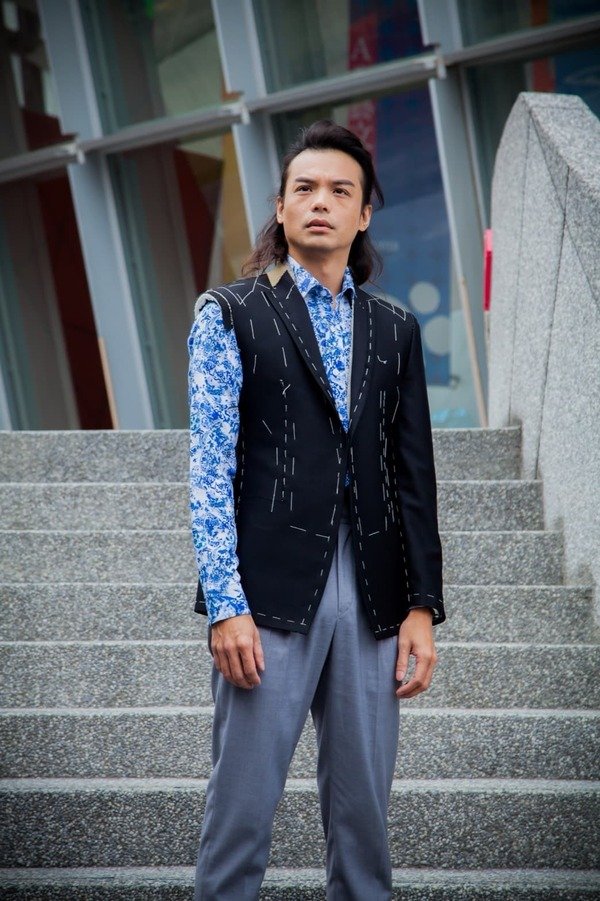 桃園西服推薦-西服先生，X-PLUS創世界服飾聯合展示會，進口日本高精密科技裁剪床、獨立設計師團隊，快速、合身的平價桃園訂製西服