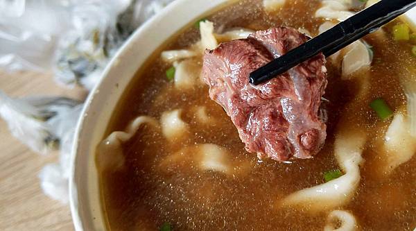 【中和美食】吃得飽專業牛肉麵-免費加麵加湯不加價的超平價牛肉麵 【中和美食】吃得飽專業牛肉麵-免費加麵加湯不加價的超平價牛肉麵
