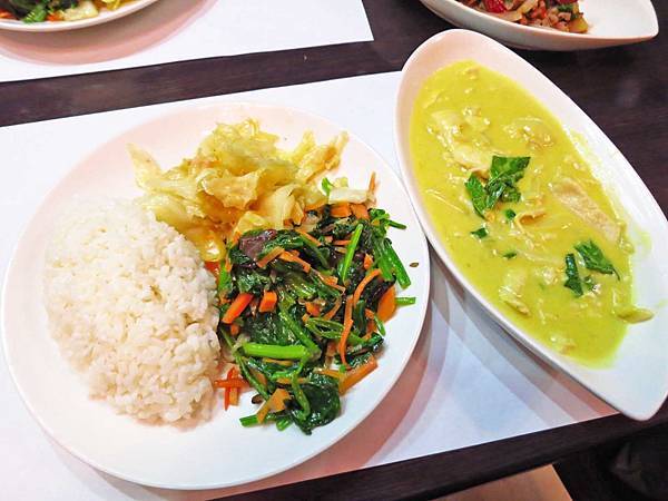 【板橋餐廳】遊松林雲之南麵食館-好吃的泰式椰汁咖哩