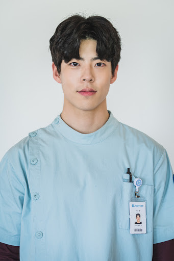 《雖然是精神病但沒關係》院長兒子是誰？撞臉許光漢，出演過《永遠的君主》