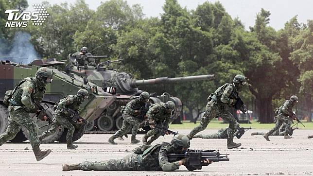 對於許多從軍的民眾，常常因為工作的特殊性得犧牲許多陪伴家人的時間。(示意圖／TVBS)
