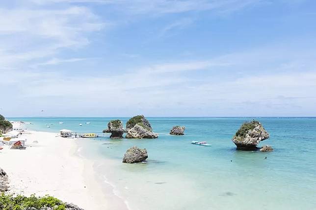 沖繩竹富島 石垣島旁的珊瑚礁小島 體驗最道地沖繩風情 牛車拉車 紅瓦聚落 還能入住星野集團 虹夕諾雅竹富島 Walker Line Today