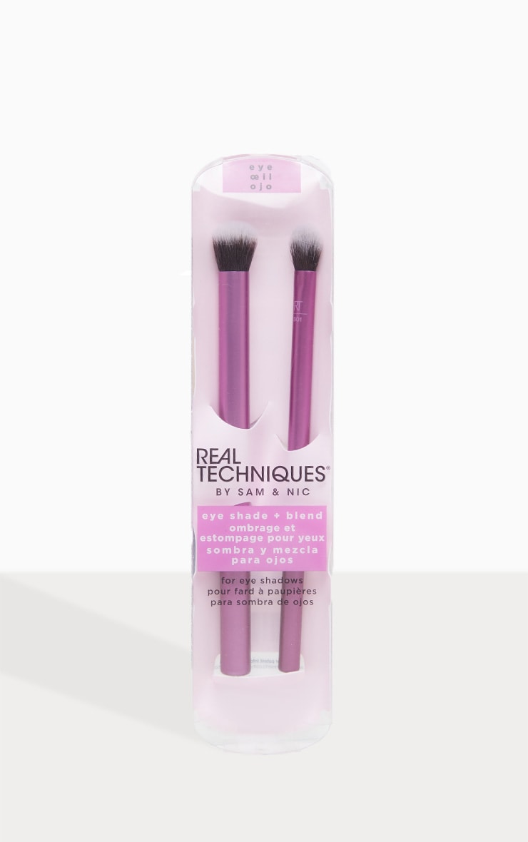 Real Techniques Make Up Brushes Eye Shade Blend DuoCreate an array of makeup looks using the Real Te