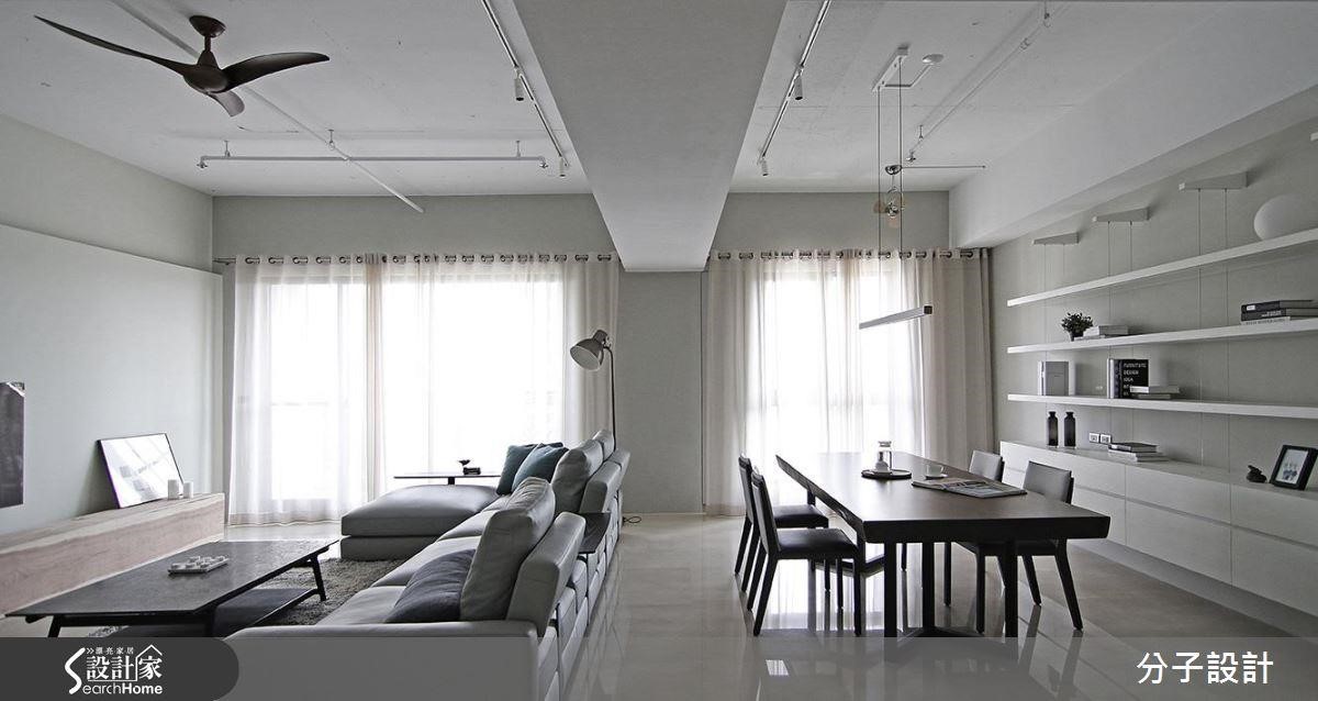 直接利用大樑作為開放空間的界線，除了化解屋高問題也不會產生風水問題，更能創造工業風格。