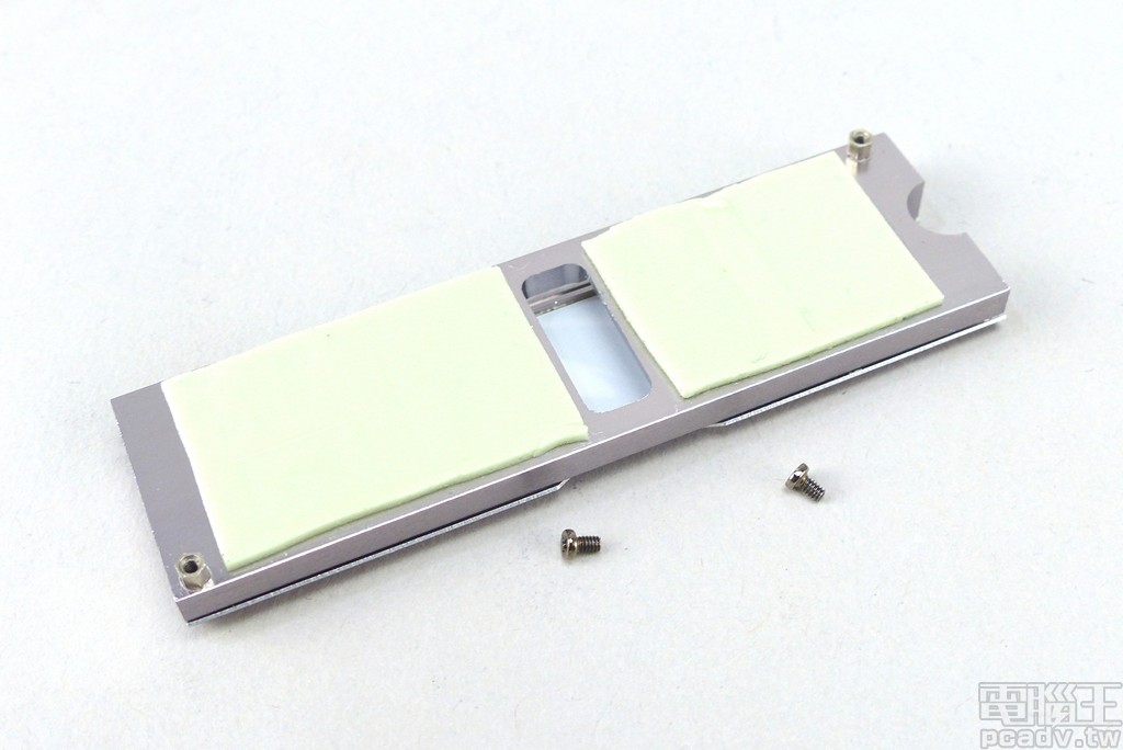 AIC、M.2 你選哪一道？GIGABYTE AORUS RGB NVMe SSD 512GB/1TB 雙形式、雙容量測試