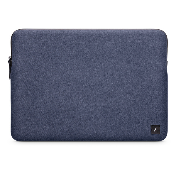 適用於 MacBook 的 Native Union Stow Lite 護套可隨時隨地提供保護，日常攜帶絲毫不顯厚重，外型優雅美觀。以我們經典的編織布料搭配皮革細節設計製成，提供精緻的日常保護能力。