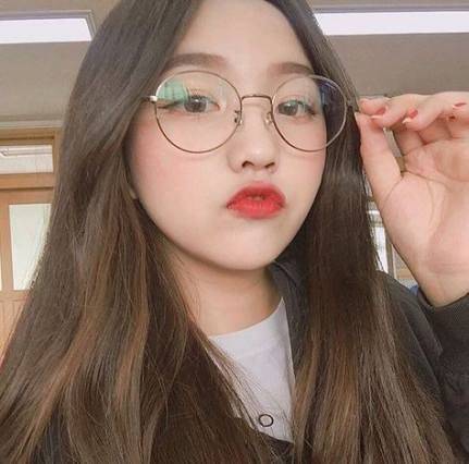 韓國流行的 眼鏡妝 自然妝容加上圓眼鏡 讓你看起來更可愛 女生集合 Line購物 Line Today