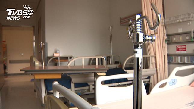 中國醫藥大學附設醫院感染科主治醫師王任賢認為案34及案42的院內群聚感染，感染源可能是醫護人員。(示意圖／TVBS)