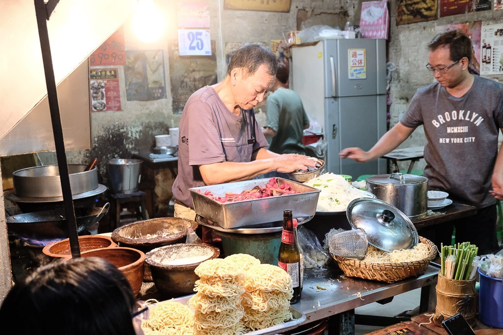 阿江炒鱔魚, 阿江生炒鱔魚意麵, 生炒鱔魚意麵, 阿江鱔魚外帶, 台南民族路美食, 台南小吃