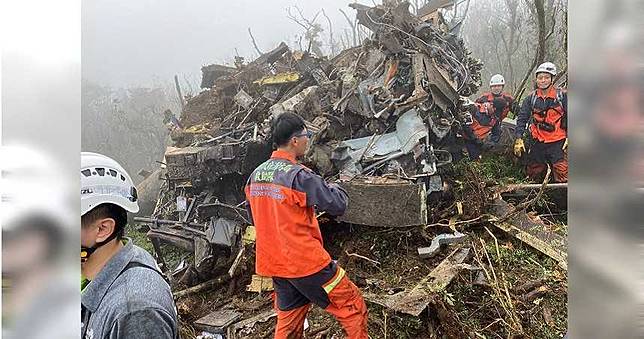黑鷹失事原因「天氣驟變飛行員不及爬高」　空軍司令等5人記過懲處