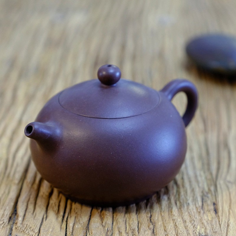 健康萬歲 盧壺 原礦是本能 魅力是人格 認真的女人最美麗 茶壺被愛催眠 盡情釋放紫砂滋味 因為有你 我的壺不會寂寞 我愛你 您可以買到紫砂 不一定買到善良 作品把款底款蓋款 作者親筆收藏證書 國家助理