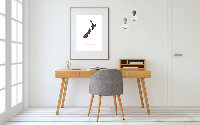 ●卡帶編織- 紐西蘭地圖海報 ●每張地圖尺寸為18吋寬 X 12吋高 （無框） ● 海報後面會寫上原卡帶專輯名稱 ● 獨一無二圖騰 ● 紅點設計博物館 館藏 ● 紐西蘭數碼歌單金曲