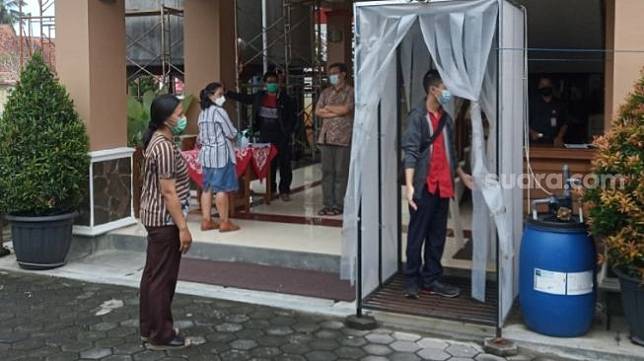 Pembelajaran Tatap Muka Siswa Sma Van Lith Magelang Bawa Ember Ada Apa Suara Com Line Today