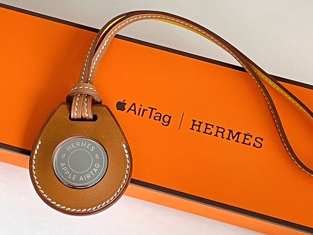 アップル×エルメス「AirTag Hermès」見つからない探しものを追跡