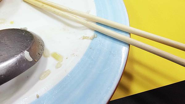 【板橋美食】無名魯肉飯 雞魯飯-配菜給超大爆量！用餐時間超多人潮小吃店～！