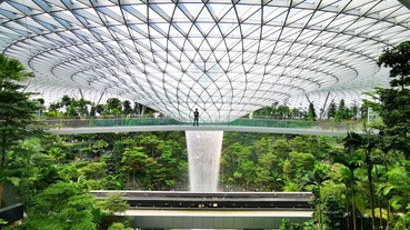 【新加坡旅遊】樟宜機場|星耀樟宜Jewel Changi Airport－雨漩渦|星空花園|天懸橋|奇幻滑梯|Pokemon Center寶可夢精靈中心|熱門景點推薦|機場竟有世界第一高室內瀑布！讓人震撼的建築美學