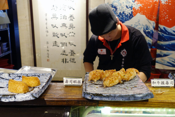 台北春酒/尾牙/中秋聚餐吃到飽推薦-嗨蝦蝦百匯鍋物吃到飽，和牛/生蠔/鮑魚/啤酒生魚片壽司等百款食材吃到爆(嗨蝦蝦吃到飽價格、付款、訂位、壽星優惠)