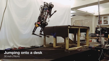 麻省理工學院的 Cheetah 3 機器人可以爬上樓梯，而且不仰賴任何影像辨識技術