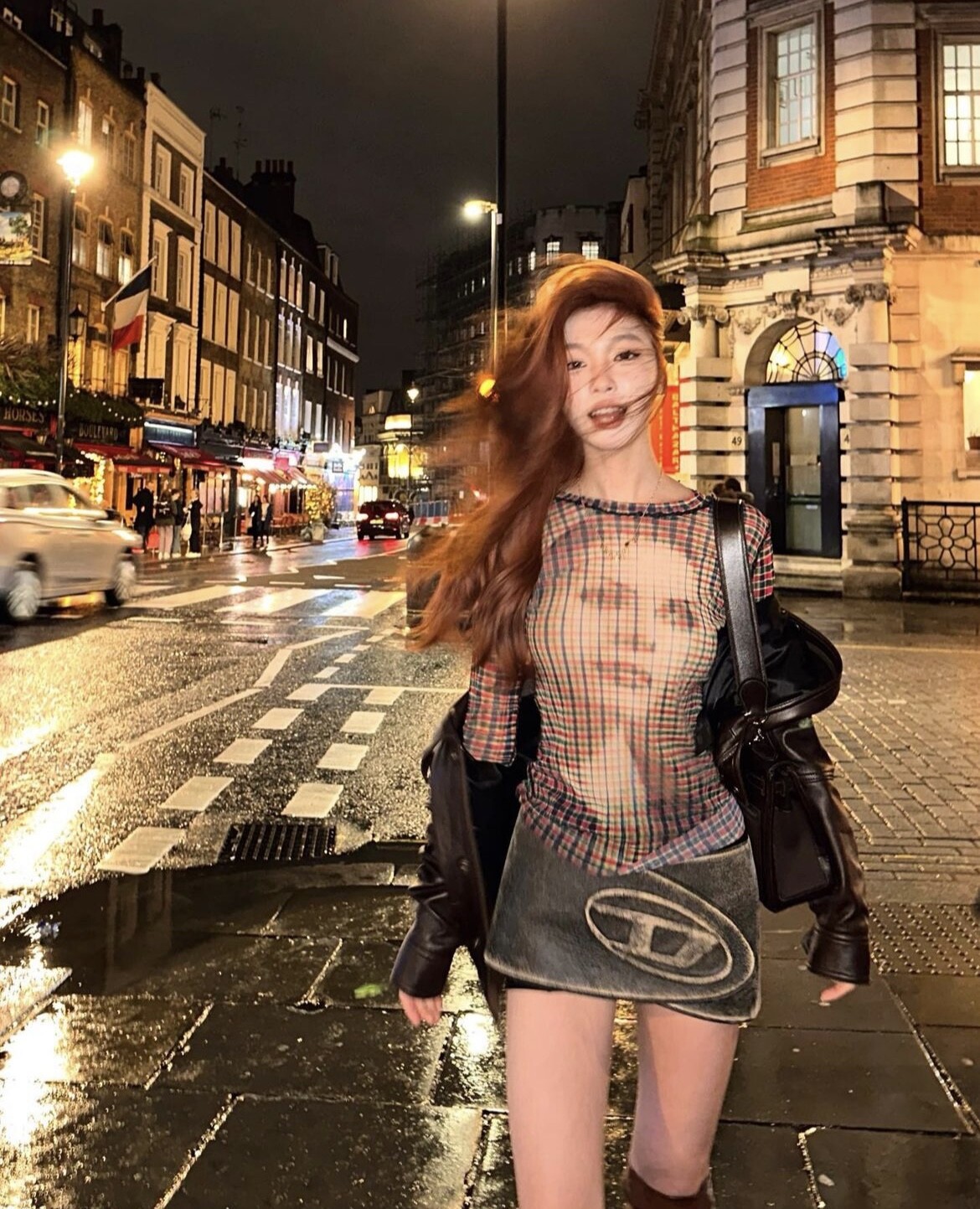 你離時尚只差一個皮帶！女團打歌都在穿的Y2K低腰皮帶時尚、辣妹必備美式復古大logo