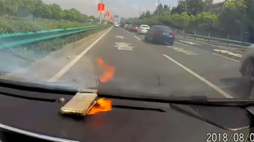 開車時iPhone放儀表板上，行車紀錄器直擊 iPhone爆炸兩次超驚悚