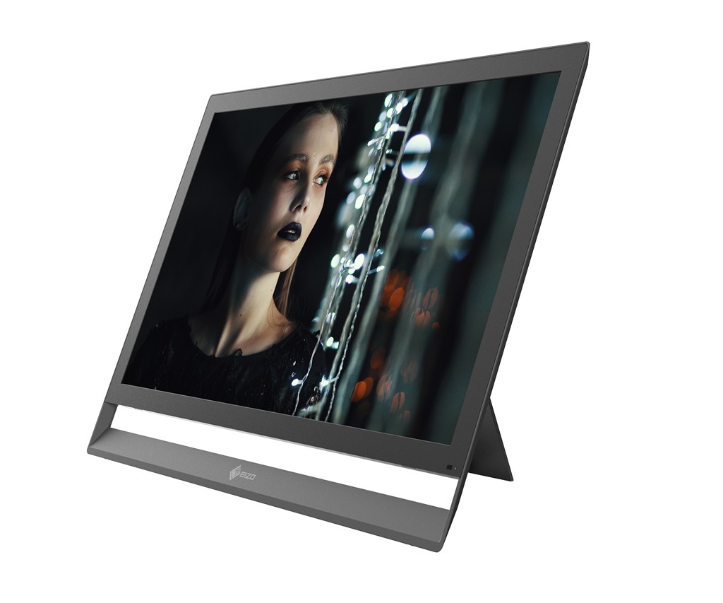 ▲ FORIS NOVA 並未提供 VESA 相容壁掛鎖點，但提供 3.5mm 耳機輸出、3.5mm 線路輸出、USB +5V 電源輸出。