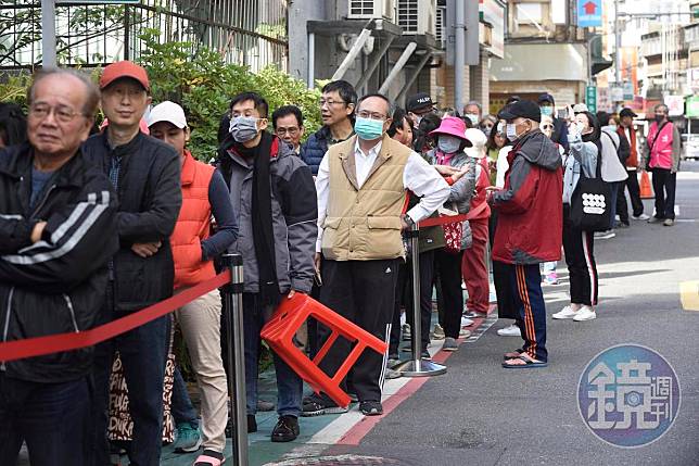 櫻花妹台灣排隊1.5小時買嘸口罩　結局超暖心登上日媒