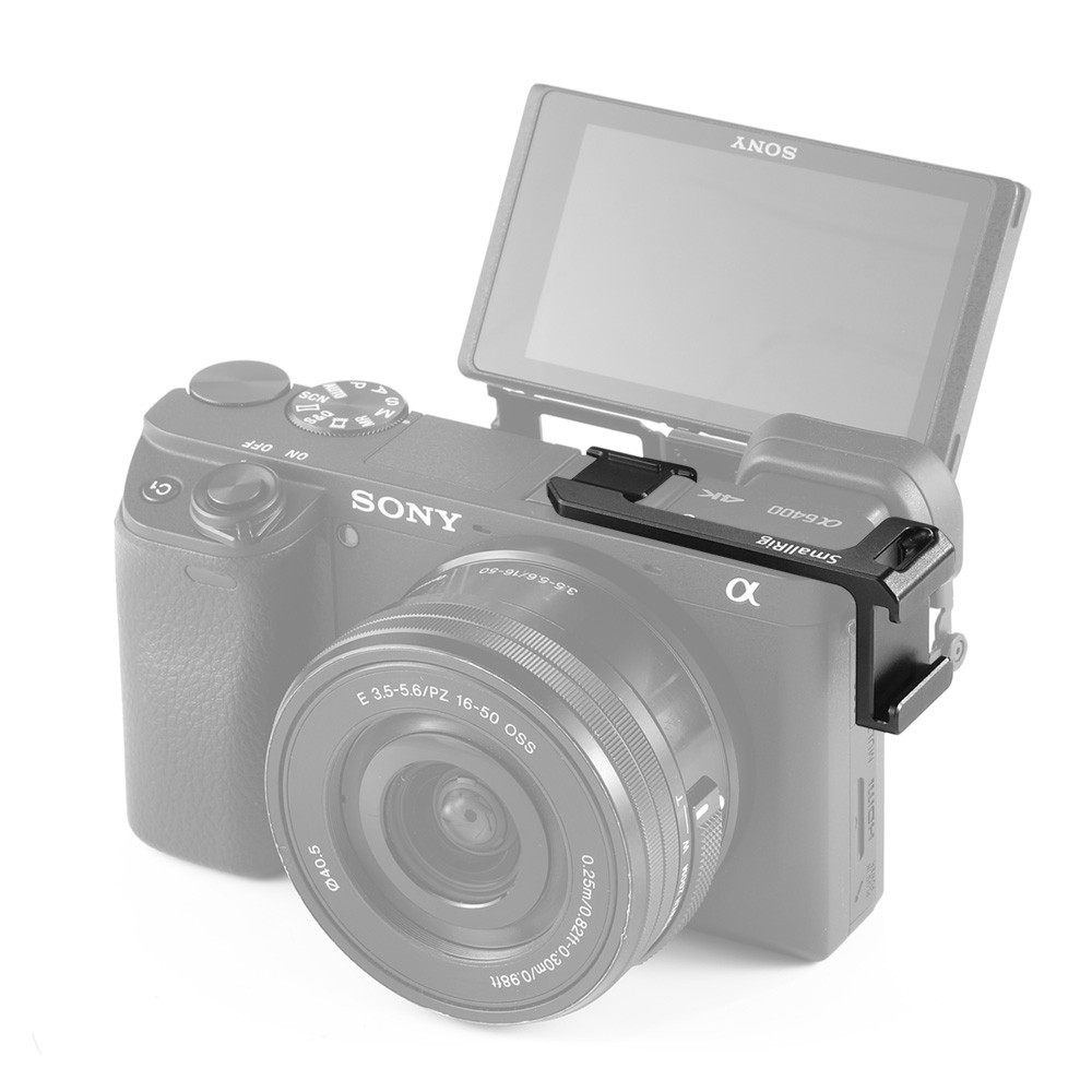 SmallRig Sony A6系列相機專用左側冷靴BUC2342賣點：1.專為SonyA6系列相機設計2.將相機熱靴接口轉至左側接麥克風，不擋SonyA6400翻轉屏；3.通過機身頂部的熱靴及側面肩