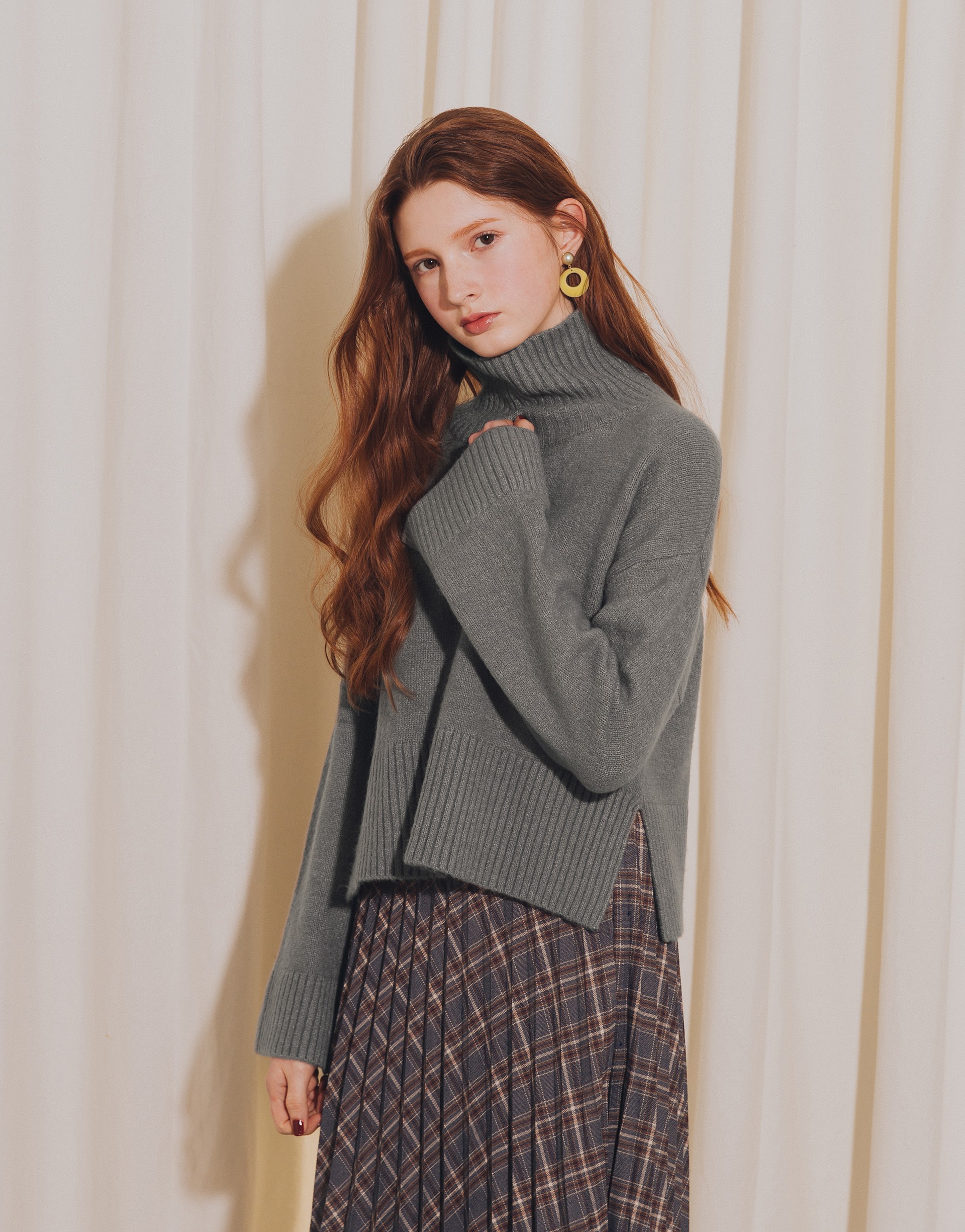 高領款式/舒適針織/短版剪裁,比例更好/下版開衩