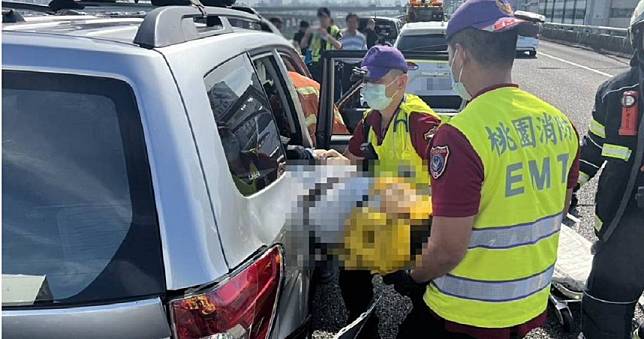 國道1號回堵釀4車追撞 1駕駛受困命危送醫車禍原因待釐清 Ctwant Line Today 4464