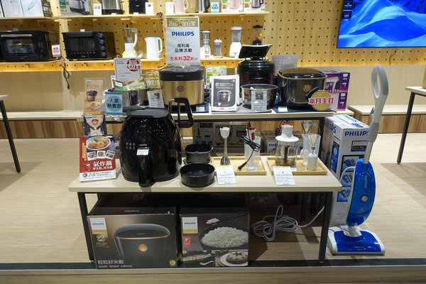 COVEx夏普展演活動，捷運小巨蛋站智慧生活館，結合咖啡店、家電體驗、廚藝教室、精選生活好物、特賣會，可場地租借且有網美牆打卡的主題式情境賣場