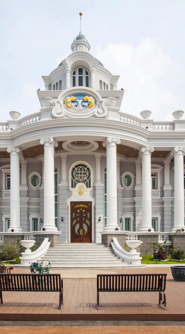 โรงเรียนหญิง ล้วน.