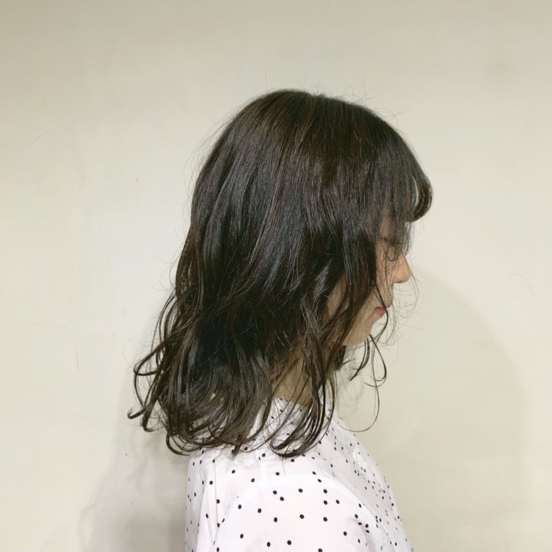 大人の魅力たっぷり カーキグレージュ で髪色を楽しんで Mine