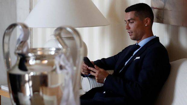 SABUNG AYAM ONLINE Absen di Peluncuran Jersey Baru SABUNG AYAM ONLINE Absen di Peluncuran Jersey Baru, Sinyal Ronaldo Pergi Menguat