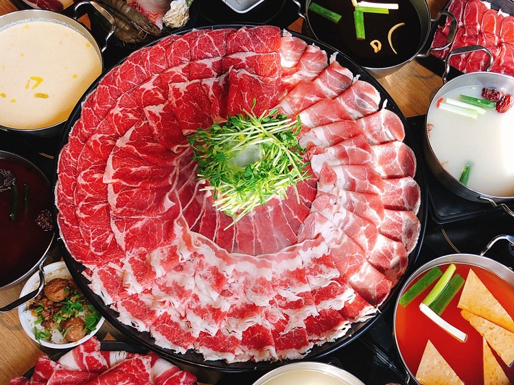 ALLYOUCANEAT,ATT,hotpot,Taoyuan,trainstation,二鍋,吃到飽,壽喜燒,大仙牛肉盤,小火鍋,平價,桃園火車站,筷時尚,預約,鬥牛士,鬥牛士二鍋 桃園 @跟著Julie一起走吧