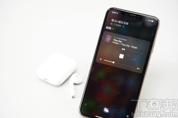 直接說「嘿，Siri」就能快速喚醒Siri，並接聽與撥打電話、控制多媒體或捷徑等功能。