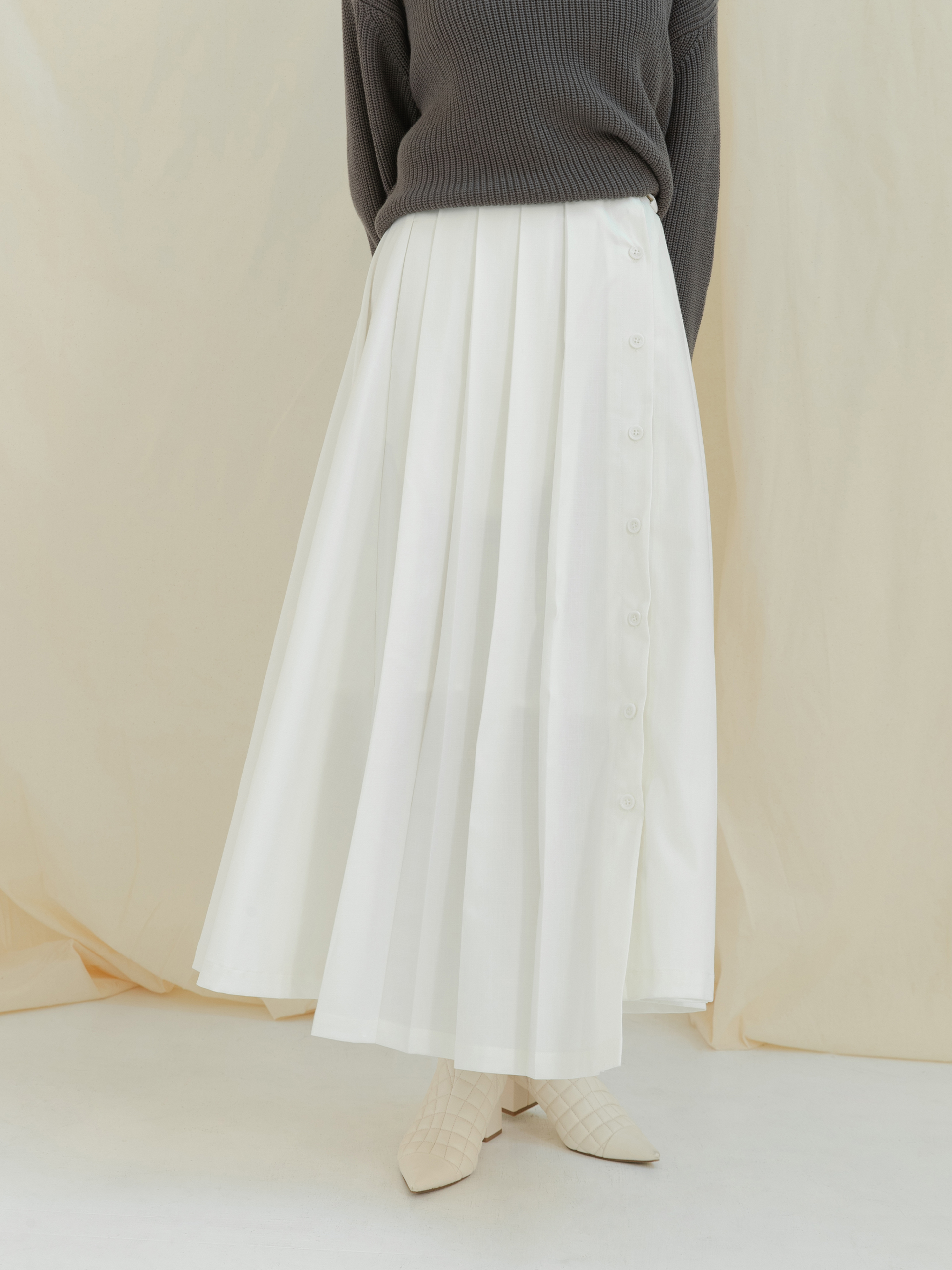 mouggan+單邊百褶排釦細節長裙