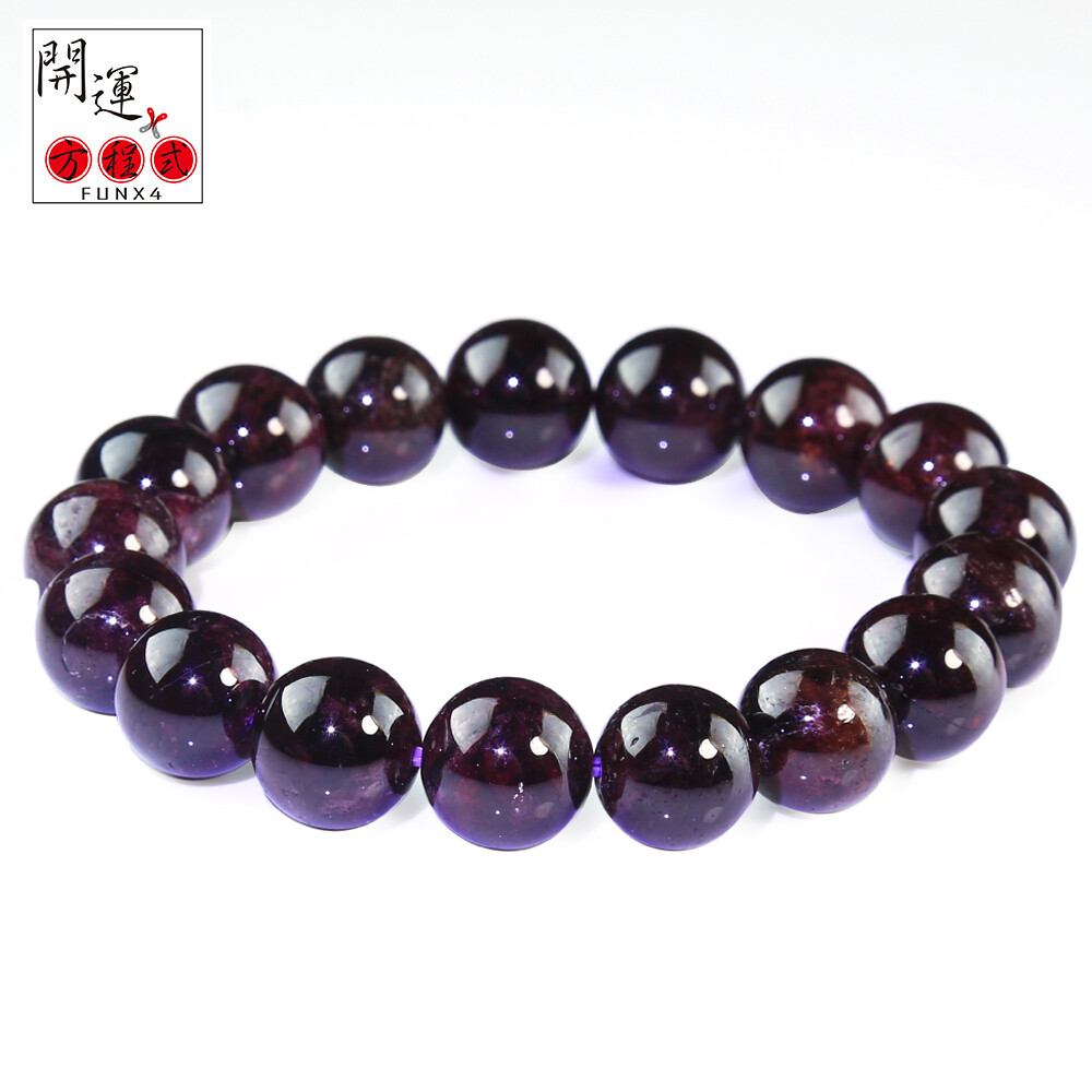 3、紅石榴石可以加強佩戴者的活力、魅力和親和力，紅石榴石對應人體的海底輪，有助於改善生殖系統功能，增強性能力。可以加強自身細胞的再生能力，並且能夠使傷口得到快速的癒合。對於女性來說，紅石榴石可以有效地