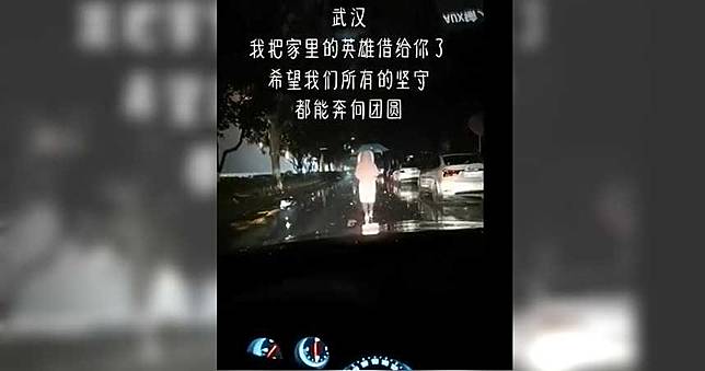 武漢肺炎／擔心家人被感染！女醫住旅館走路上夜班　暖尪「開車燈」一路護送