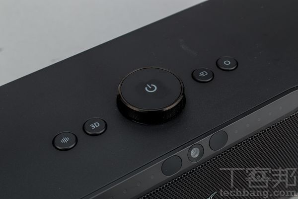 中央主控區 由左至右分別可切換音訊等化器、 3D音訊模式、 電源/音量、 音源和 Chroma 模式。