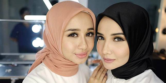 Harga Alas Kaki Dua Artis yang Sahabatan Ini Bikin `Ngiler`