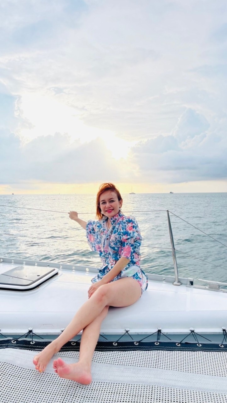 ห้องเสื้อกนก งานป้าย