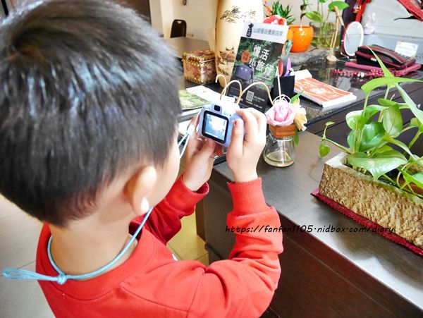 兒童相機【Waymax威瑪智能】TY20 兒童數位相機 #相機 #可愛主題相框 #內建遊戲 #耐摔設計 (5).JPG