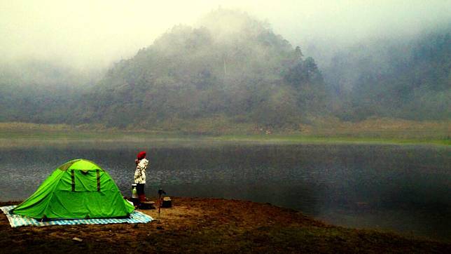 ▲滿水位時氤氳的松蘿湖。 （圖／Tripbaa趣吧！旅遊平台）