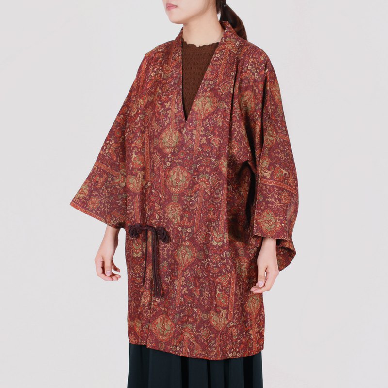 蛋植物嚴選古著羽織，精緻印花面料，簡單套上，即可為造型帶來濃厚日式風味！