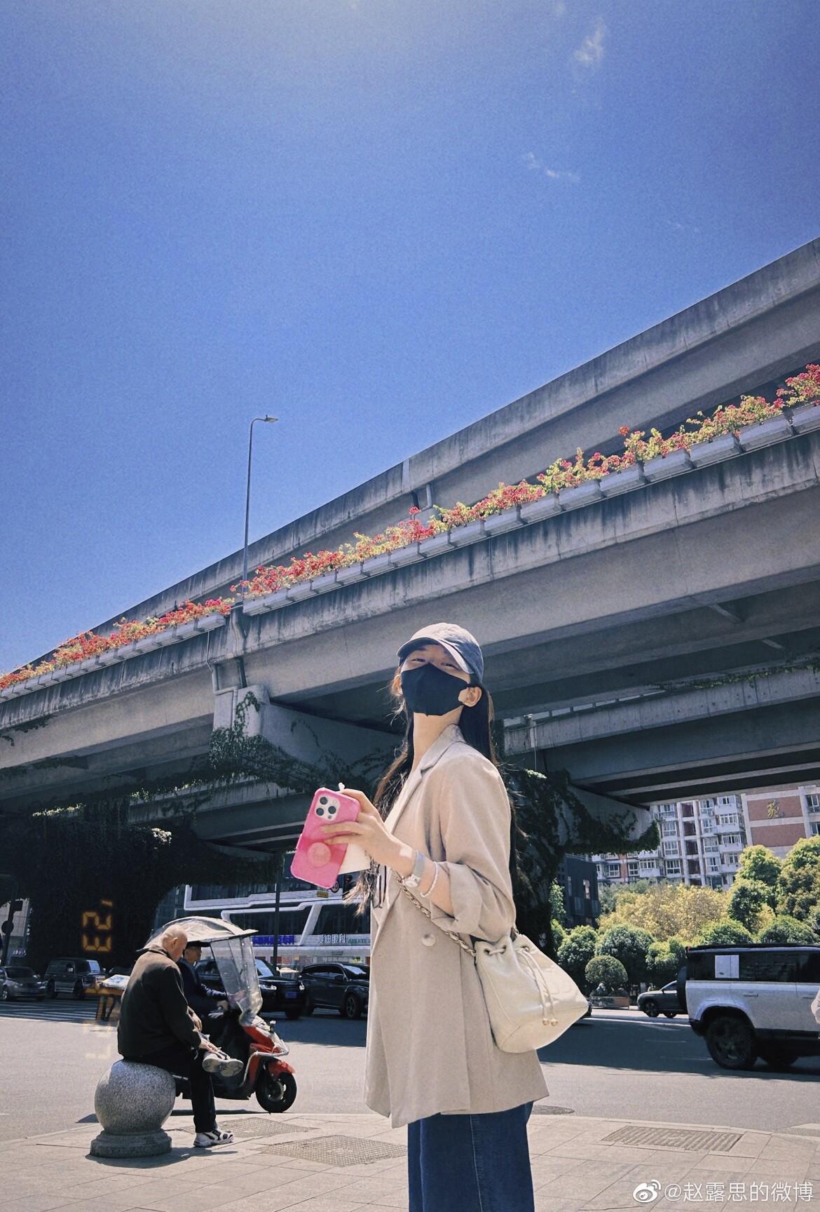 2023趙露思私服同款包包：跟著揹PEDRO質感和年輕兼具、「這一牌」過半超厲害！