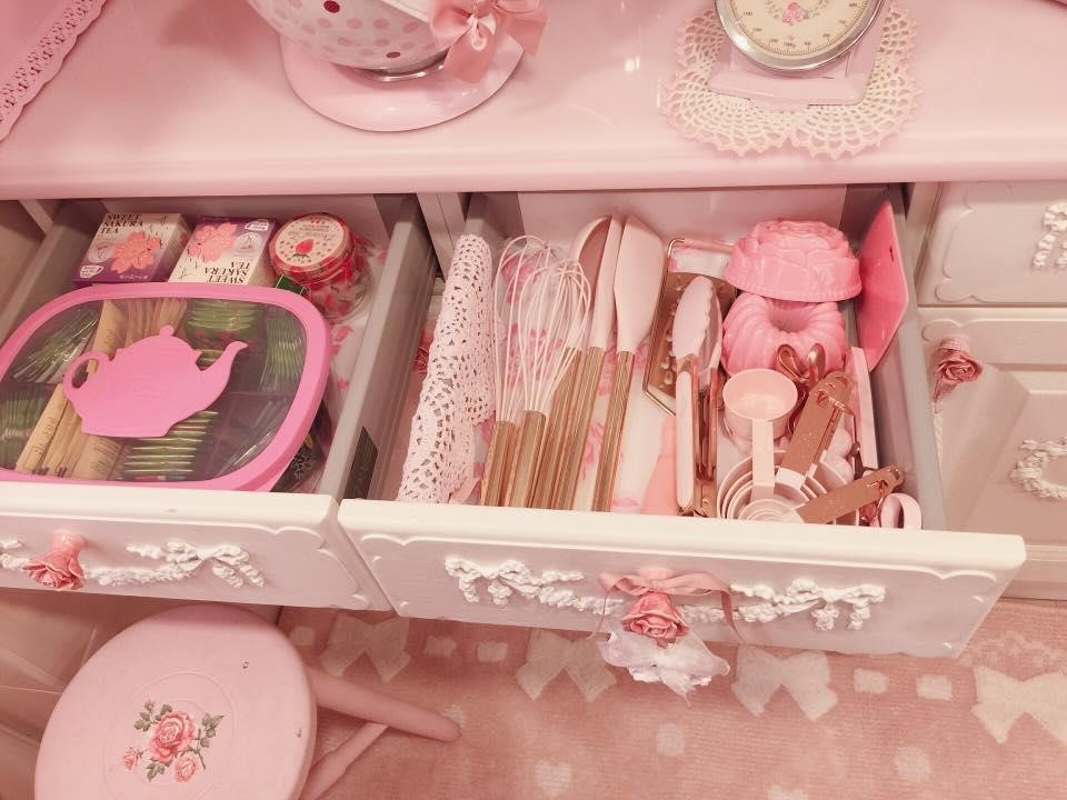 網友小美將住了24年的老屋重新整修，喜愛粉紅色及烹飪