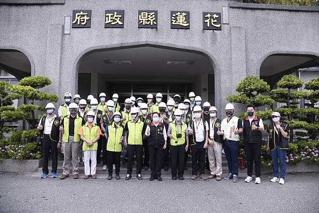 台東強震，造成花蓮南區鄉鎮受損嚴重，中華民國全國建築師公會號召近80名建築師聚集花蓮，協助勘查縣內逾300戶受損民房。 （花蓮縣政府提供） 中央社記者張祈傳真 111年9月24日  
